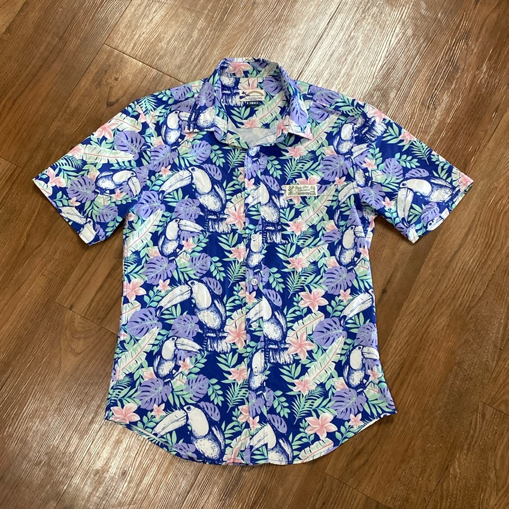 Party Shirt International tech shirt size xs